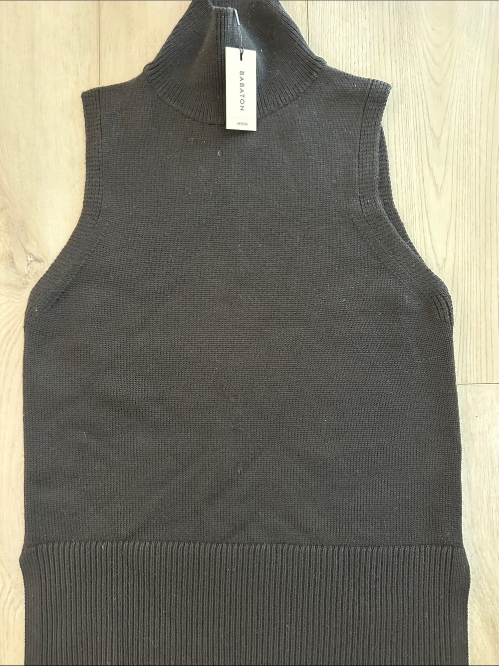 NWT Aritzia Babaton Successor Sleeveless Turtleneck Sweater Vest 2XS Black - Picture 1 of 5